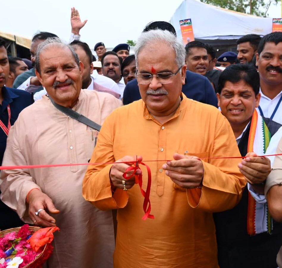 हरी झंडी दिखाकर गेड़ी दौड़