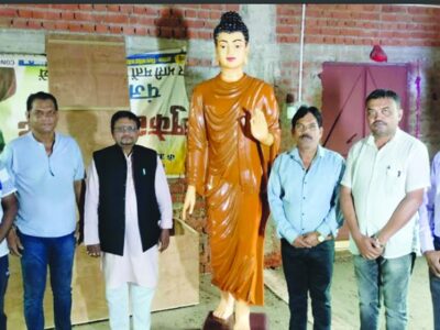 अपनी कला से भगवान बुद्ध की बेहतरीन मूर्ति बनाने वाले चन्द्रशेखर गंवई का किया गया सम्मान